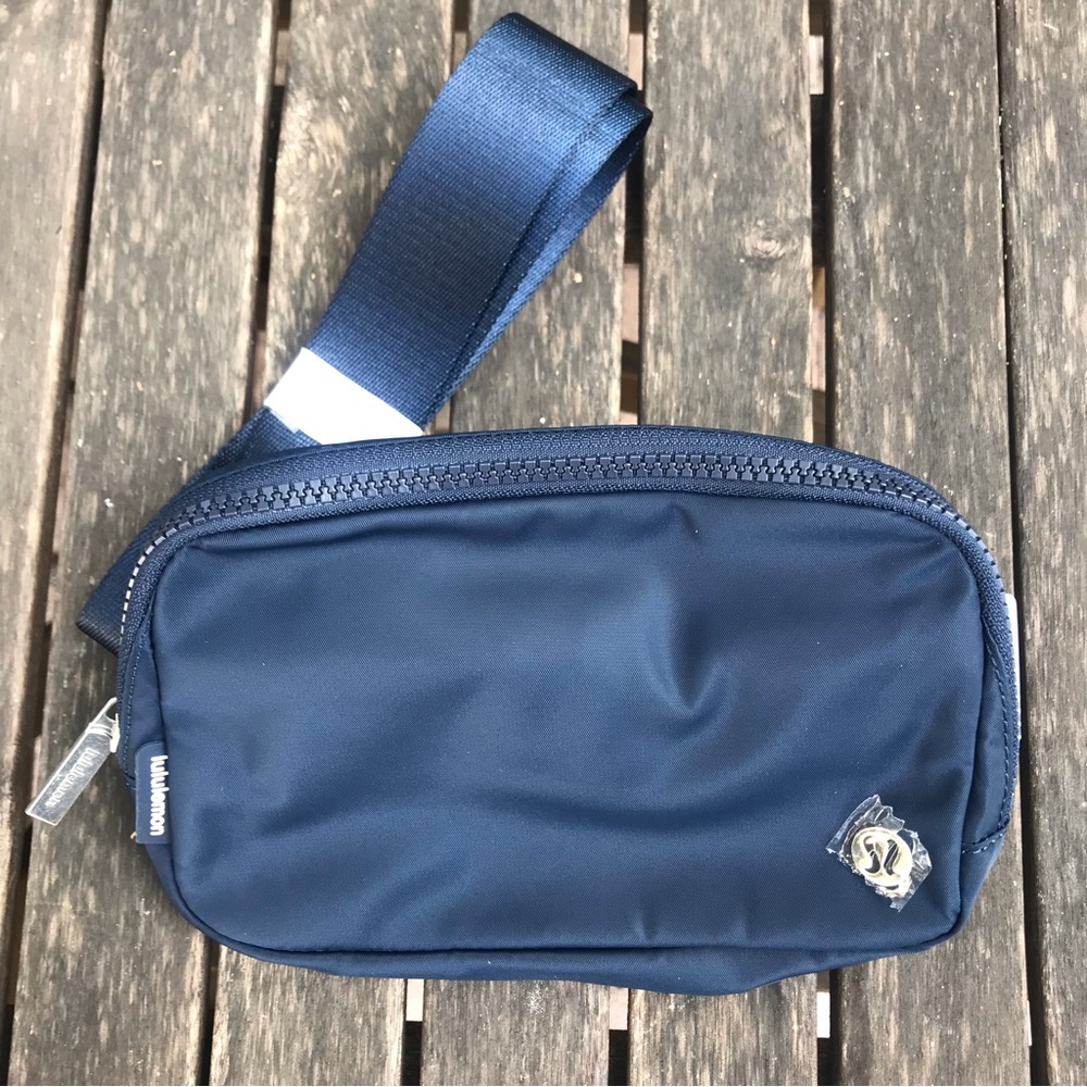 NWT Lululemon Everywhere Belt Bag Updated Longer Strap True Navy 1L Size